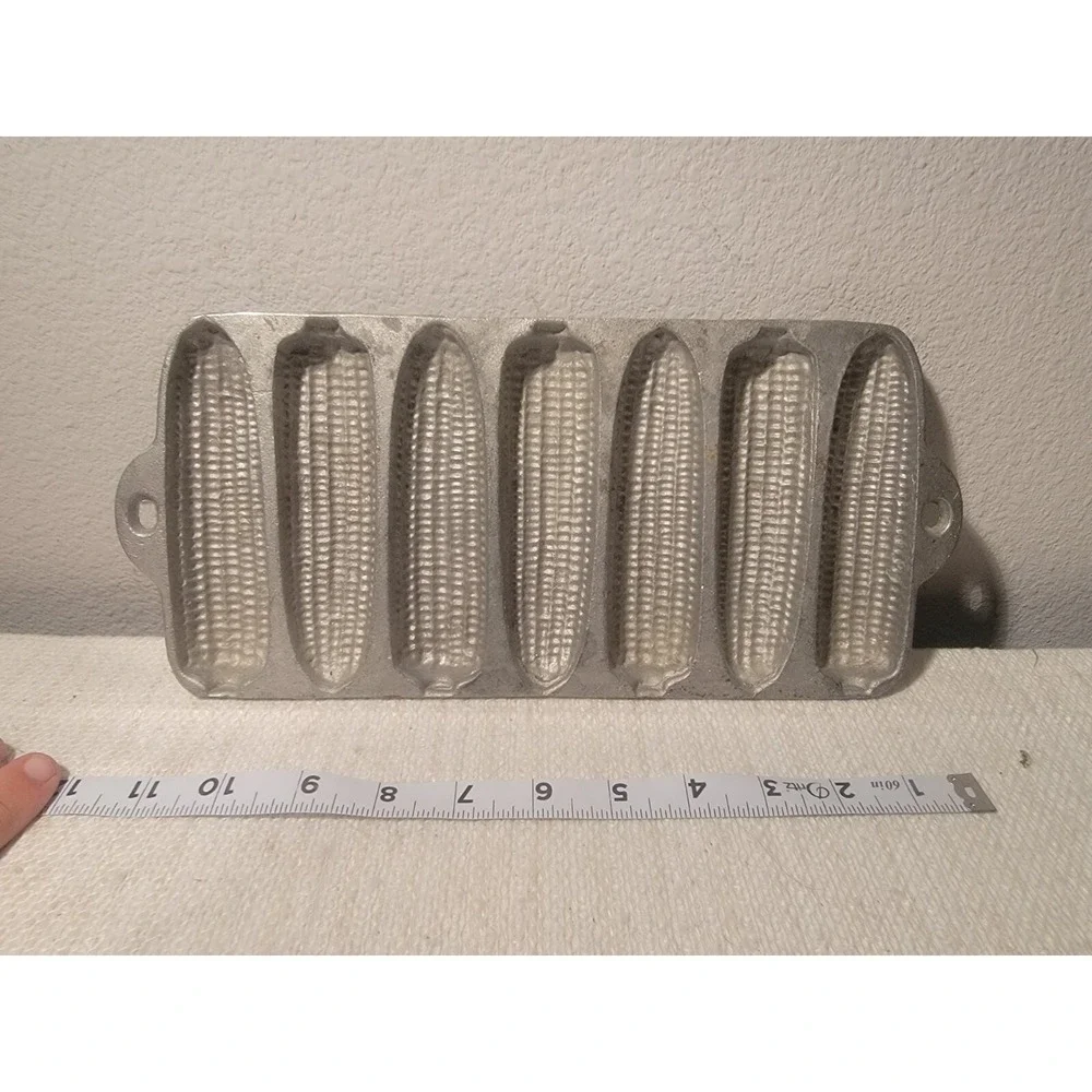 Vintage Antique Cast Iron‎ 7 Ear Cornbread Corn Stick Muffin Pan Corn Bread Mold